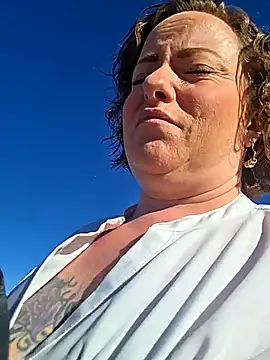 julimonroe online show from April 24, 2:42 pm