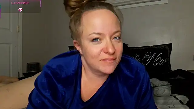 julimonroe online show from December 15, 3:12 am