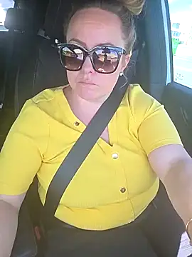 julimonroe online show from April 20, 6:22 pm