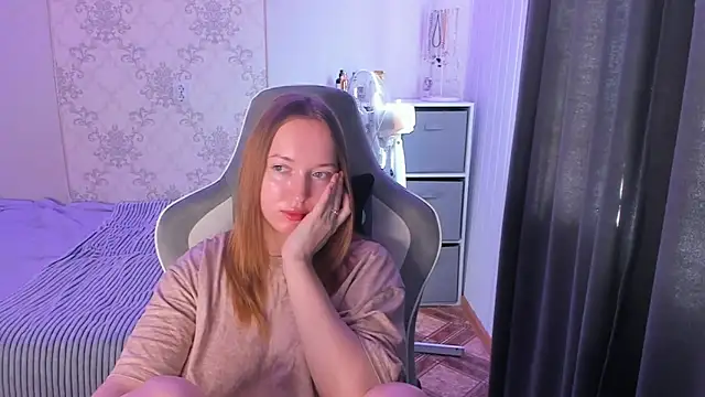 Shy AnnaCutie online show from July 30, 3:51 am