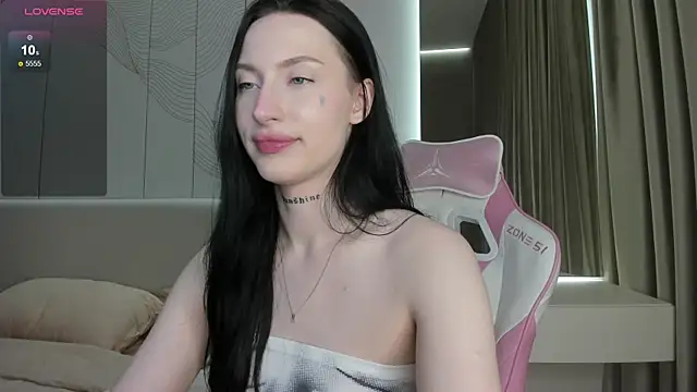 JenniferQueen11 online show from June 6, 9:10 pm