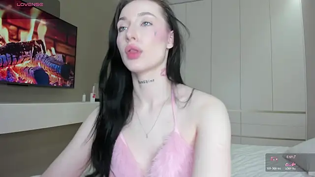 JenniferQueen11 online show from April 23, 6:21 pm