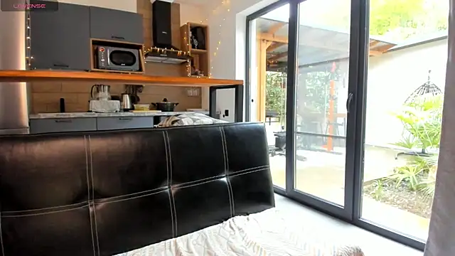 ElizSweet online show from April 24, 12:30 pm