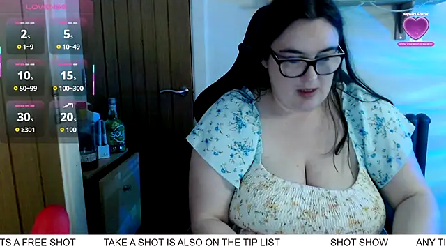 Rebecca Summer online show from April 12, 10:45 pm