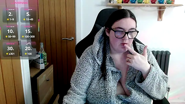 Rebecca Summer online show from April 23, 6:21 am