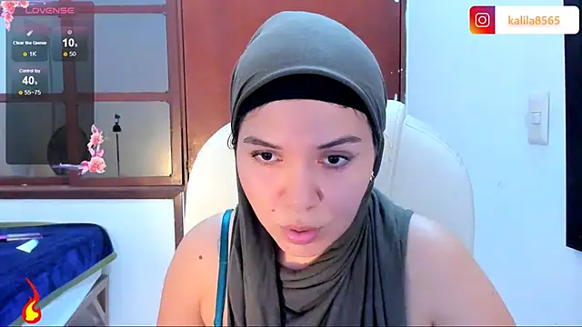 Snapshot of MatchedEyebrow chatting on September 27, 9:33 pm MatchedEyebrow online show from September 27, 9:33 pm