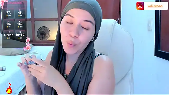 Snapshot of MatchedEyebrow chatting on October 11, 11:40 pm MatchedEyebrow online show from October 11, 11:40 pm