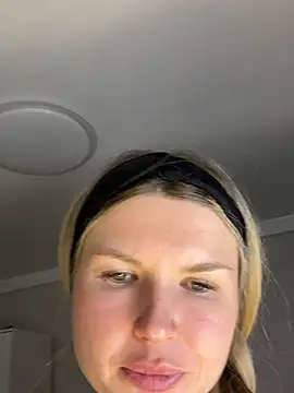 AngelMiaM online show from April 27, 6:27 pm