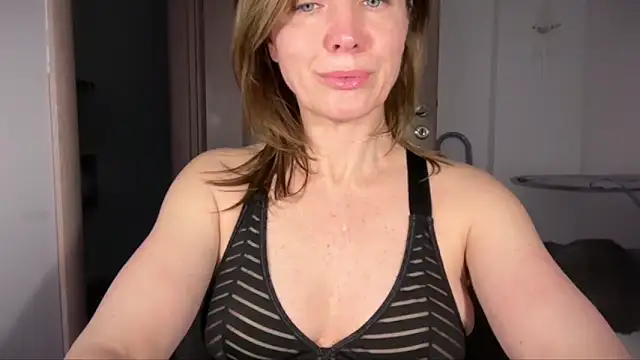 RachellAmazing online show from April 28, 6:23 pm