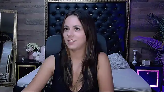 Snapshot of PlayfulElla chatting on September 17, 10:46 am PlayfulElla online show from September 17, 10:46 am