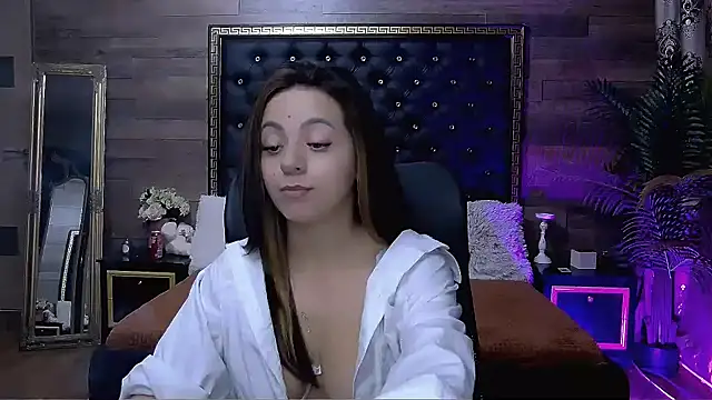 Snapshot of PlayfulElla chatting on October 11, 5:01 am PlayfulElla online show from October 11, 5:01 am
