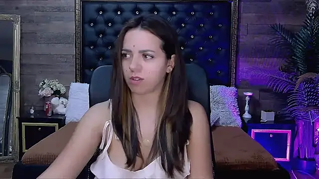 Snapshot of PlayfulElla chatting on October 7, 5:23 am PlayfulElla online show from October 7, 5:23 am