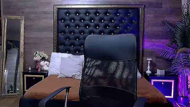 Snapshot of PlayfulElla chatting on September 25, 11:31 am PlayfulElla online show from September 25, 11:31 am