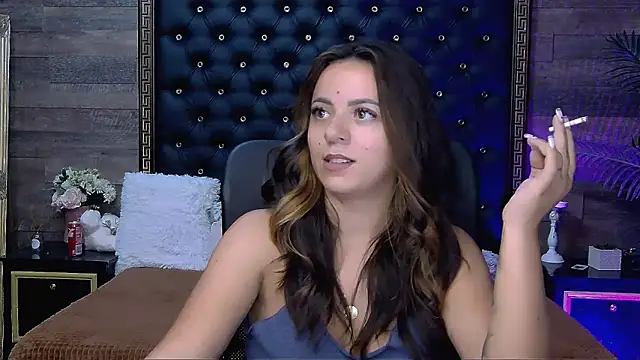 Snapshot of PlayfulElla chatting on October 14, 11:24 am PlayfulElla online show from October 14, 11:24 am