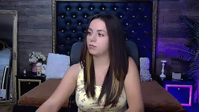 Snapshot of PlayfulElla chatting on October 20, 4:59 am PlayfulElla online show from October 20, 4:59 am