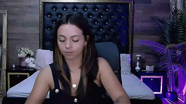 Snapshot of PlayfulElla chatting on September 20, 4:44 am PlayfulElla online show from September 20, 4:44 am