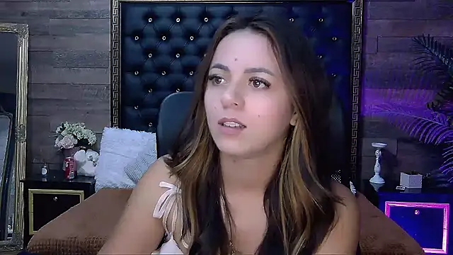 Snapshot of PlayfulElla chatting on September 30, 11:16 am PlayfulElla online show from September 30, 11:16 am