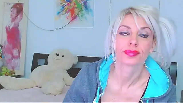 HoneyLara online show from January 19, 3:35 am