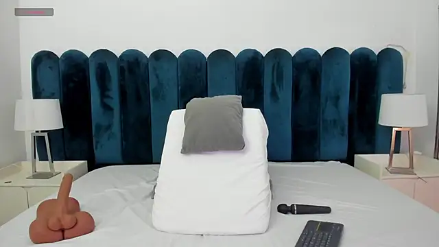 marianaaguii online show from April 25, 2:47 pm