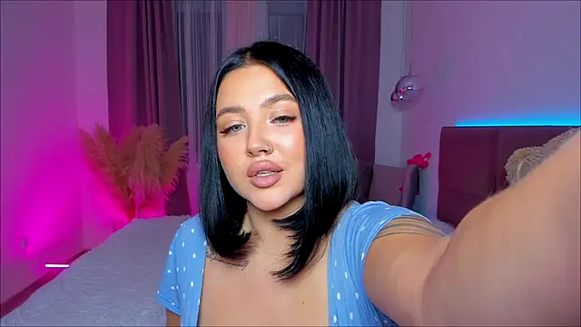 KylieLips online show from September 29, 6:57 pm