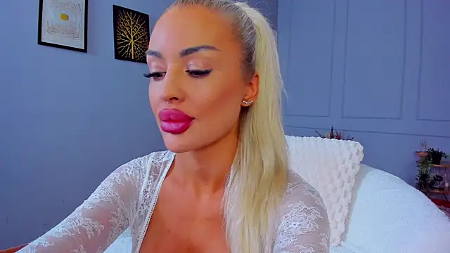 Awww Ella online show from April 22, 4:09 am