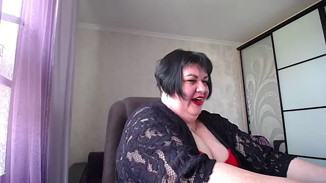 JuicyLady Di online show from April 22, 9:06 am