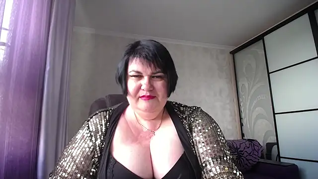 JuicyLady Di online show from June 7, 9:27 am