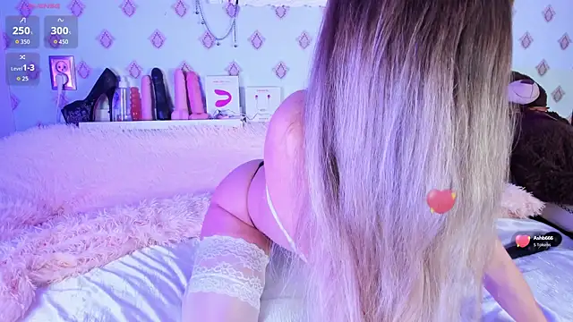 Briana Lovs online show from December 1, 5:15 pm