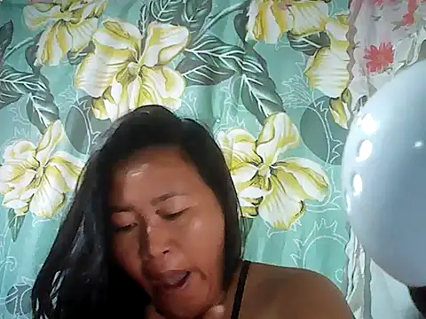Snapshot of Sexyhorney4u chatting on October 5, 9:31 pm Sexyhorney4u online show from October 5, 9:31 pm