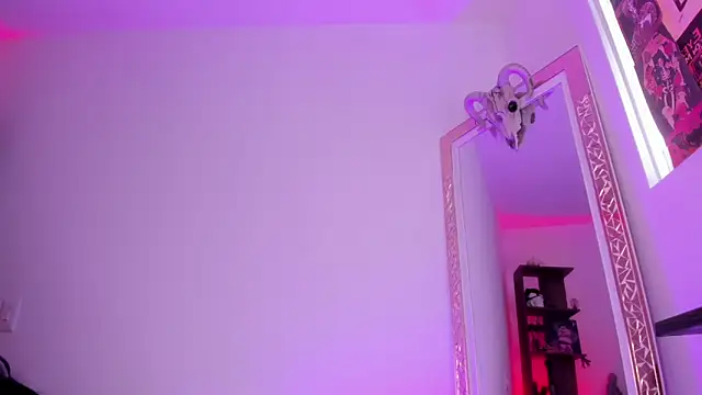 EmmaRusso online show from April 25, 4:04 pm