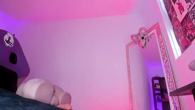 EmmaRusso online show from April 26, 4:05 pm