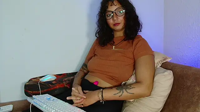 myamillor online show from April 24, 10:23 pm