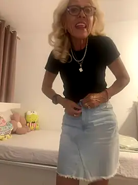 adella13 online show from September 15, 6:15 pm