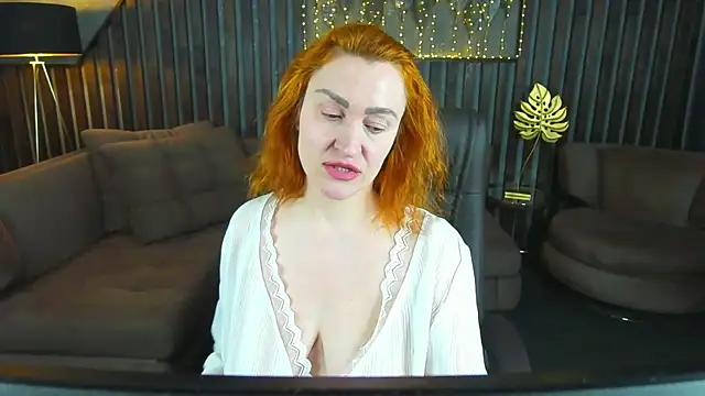 Kamilla Hot online show from April 4, 5:39 am