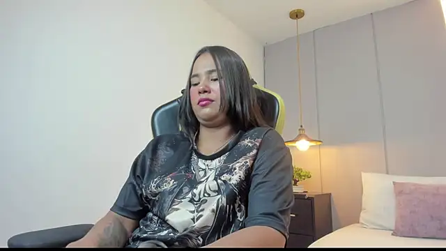 isabella florez online show from April 28, 1:58 am