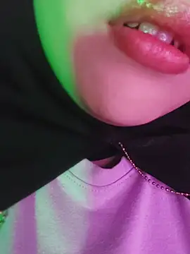 Elinaax online show from July 7, 8:33 pm