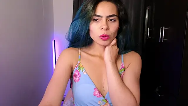 Snapshot of sexyladyy_ chatting on October 3, 11:32 pm sexyladyy online show from October 3, 11:32 pm