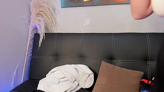 madelaine blosson online show from April 23, 12:29 pm