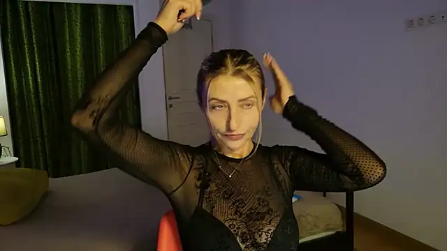 ZoeGrant online show from November 25, 8:53 pm