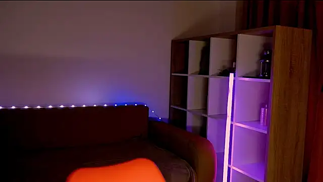 ZoeGrant online show from June 9, 5:56 pm