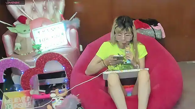 Skinygirl online show from April 23, 11:07 pm