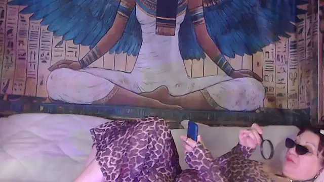 NightOrhideya online show from April 2, 3:20 pm