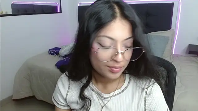 vaness weet online show from April 21, 7:43 pm