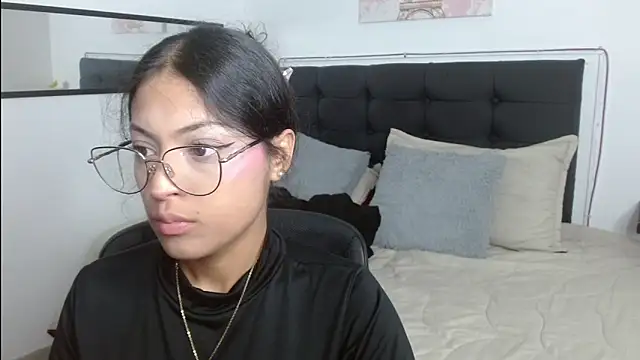 vaness weet online show from April 26, 8:28 pm