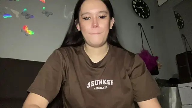Snapshot of MeganEmmaWilson chatting on October 24, 8:32 am MeganEmmaWilson online show from October 24, 8:32 am