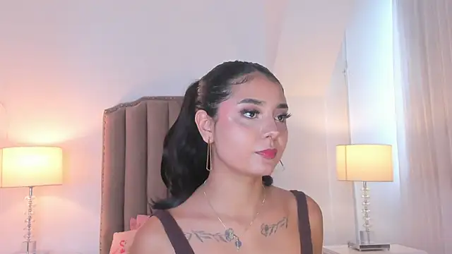 Emma Torres   online show from April 29, 12:19 pm