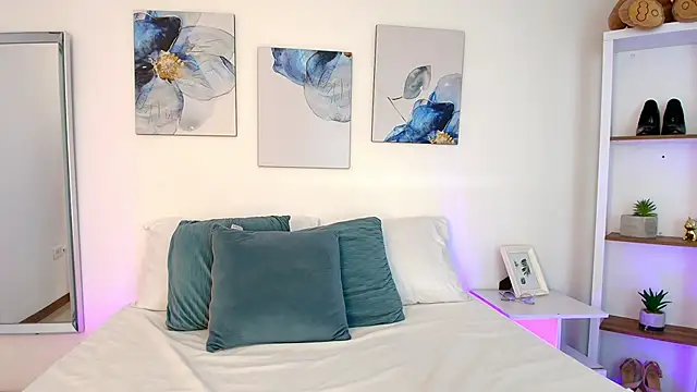 Isabella Harley online show from April 23, 1:24 pm