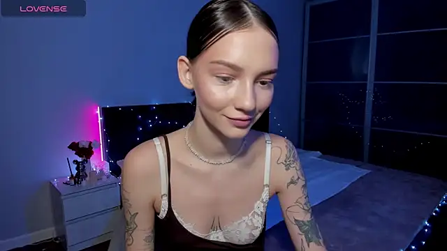 SophieCatty online show from March 28, 12:11 am