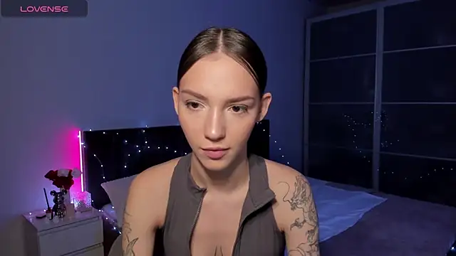 SophieCatty online show from March 25, 4:17 am