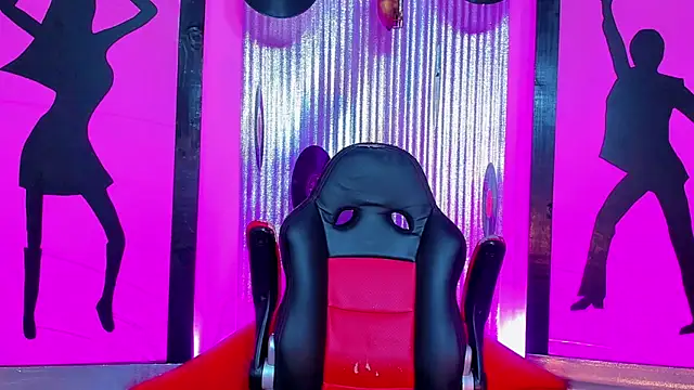 nickyminach  online show from April 20, 7:39 pm